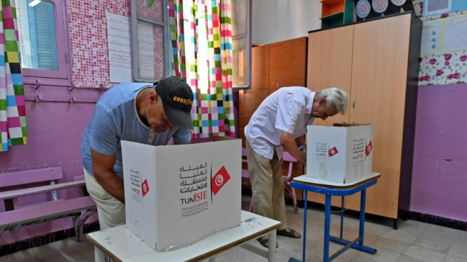 Tunecinos votan en referéndum sobre una nueva Constitución