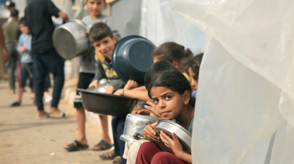 Deslocados de Gaza, em meio à poeira, frio e fome