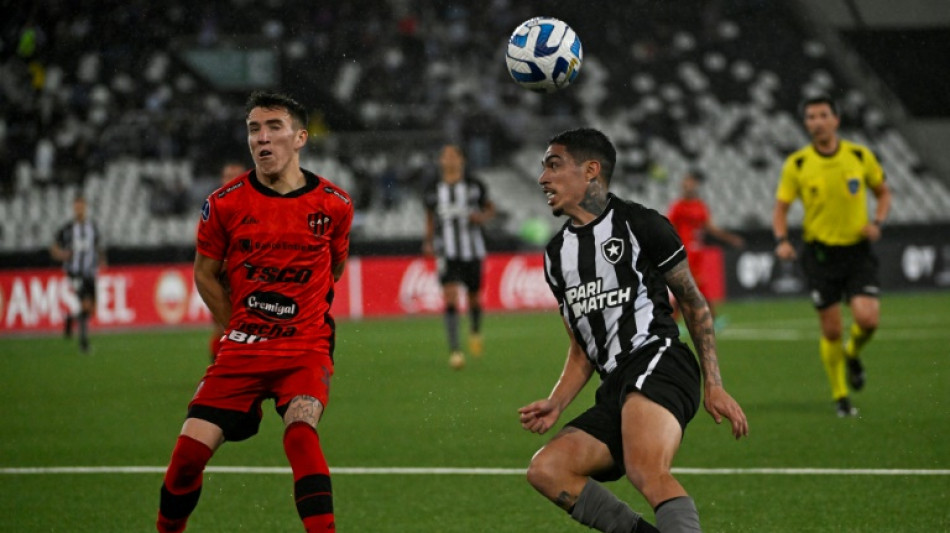 Botafogo empata com Patronato (1-1) mas vai às oitavas da Sul-Americana