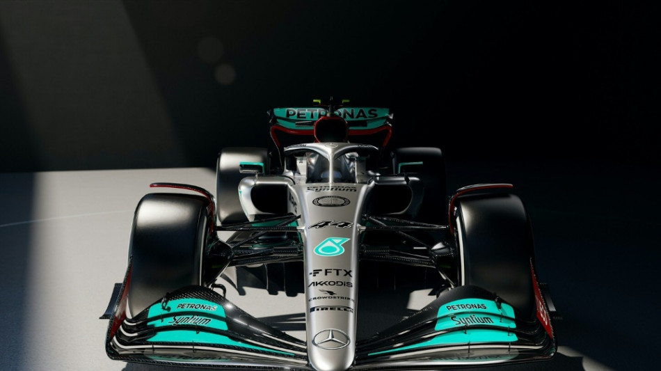 "Nie gesagt, dass ich aufhöre": Hamilton ist zurück im silbernen Mercedes