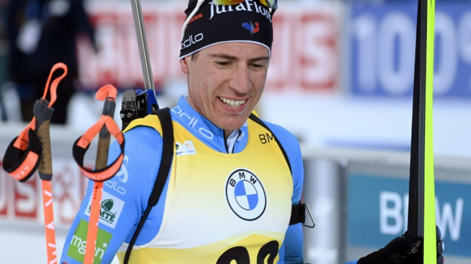 Biathlon: Fillon Maillet remporte le sprint de Kontiolahti et se rapproche du sacre