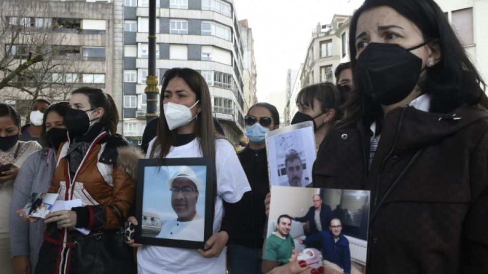 Chalutier naufragé: les familles espagnoles des disparus réclament la reprise des recherches