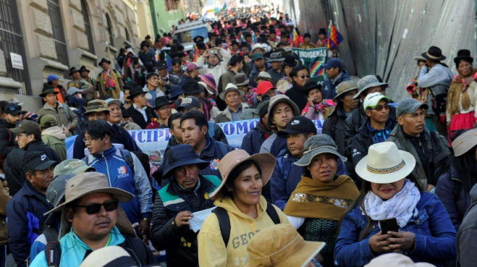 Milhares de bolivianos marcham em apoio a Luis Arce duas semanas após tentativa de golpe