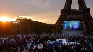 Devant la Tour Eiffel, la joie des partisans du président