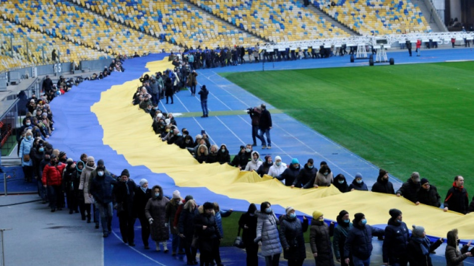 L'Ukraine célèbre une "Journée de l'unité", espoir prudent de sortie de crise