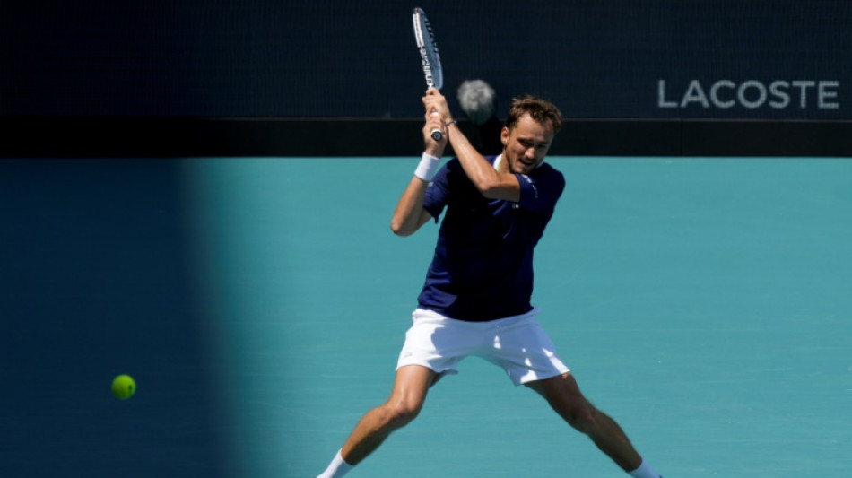 Medvedev breezes into last 16 in Miami