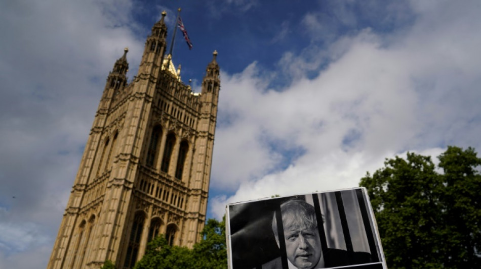 Angeschlagener Johnson berät nach überstandenem Misstrauensvotum mit Kabinett