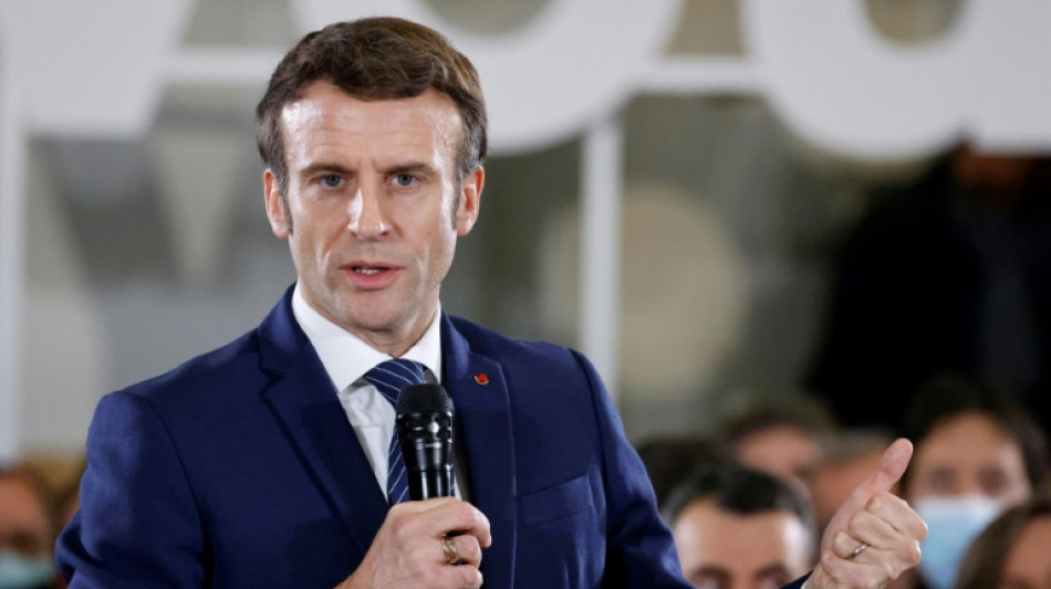 S'il est réélu, Macron promet de supprimer la redevance TV et tripler la "prime Macron"