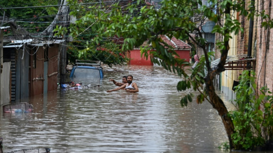 Au moins 126 morts et 63 disparus dans les inondations au Népal