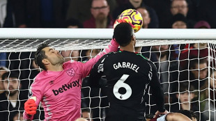 Arsenal up to second, Kluivert's penalty hat-trick makes history