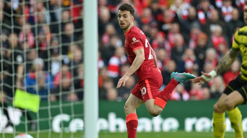 Liverpool go top thanks to perfect 10-game Premier League run