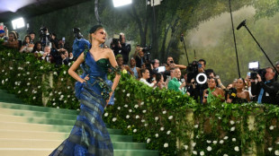 Met Gala recebe estrelas da moda, sociedade e cultura popular