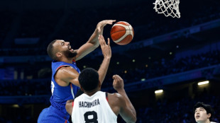 Basket: les Bleus souffrent mais battent le Japon et se rapprochent des quarts