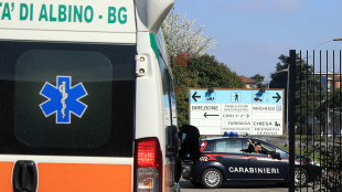 ++ Accoltellata nel parcheggio di un supermarket, è grave ++