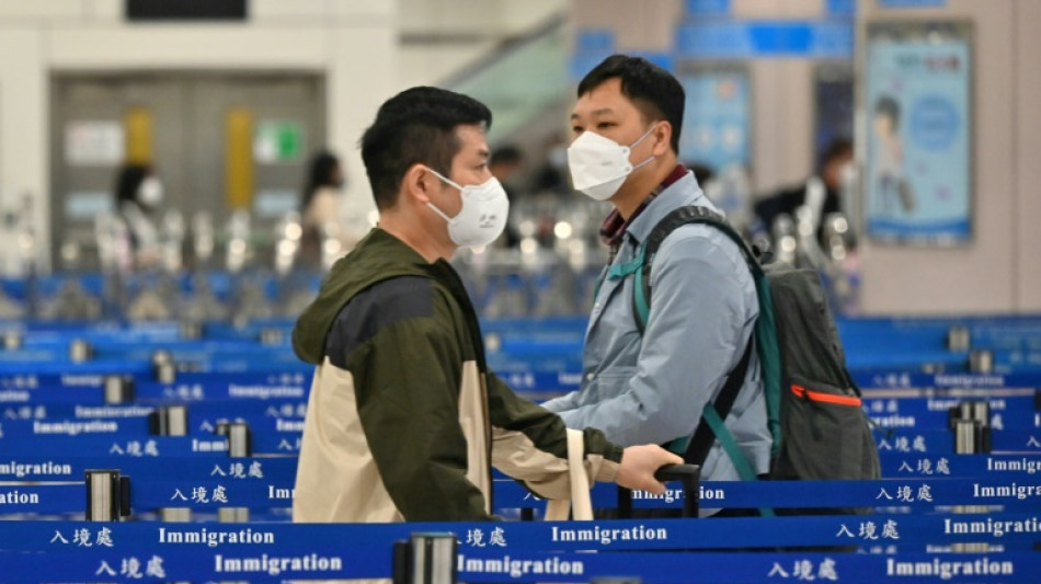 A Hong Kong, effervescence à la frontière chinoise après la levée de la quarantaine