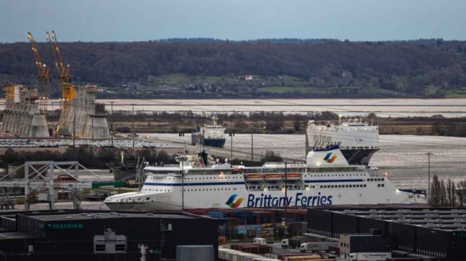 Balsa que saiu da Espanha é desviada para França por intoxicação alimentar