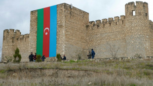 Aserbaidschaner kehren in zurückeroberte Gebiete in Berg-Karabach zurück