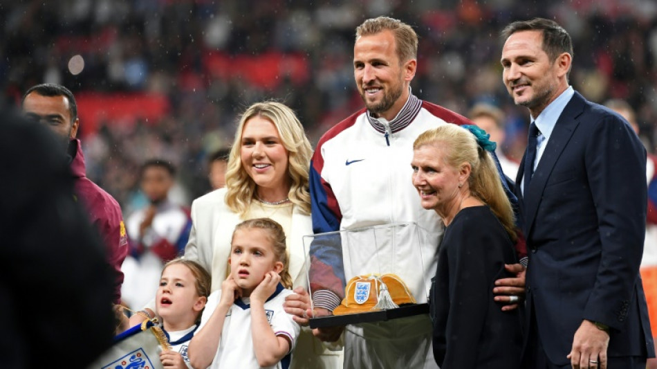 Harry Kane recebe homenagem por seu 100º jogo pela Inglaterra