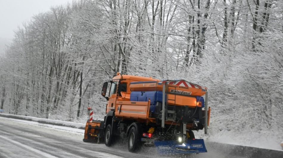 Zahlreiche Unfälle durch gefrierenden Regen und Glatteis in Teilen Deutschlands