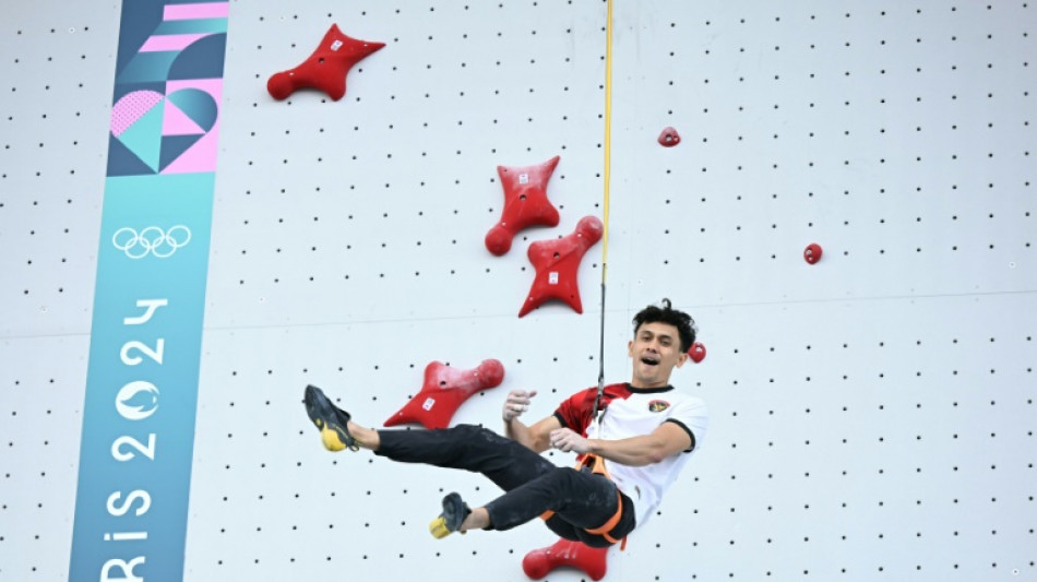 Indonésio Veddriq Leonardo ganha medalha de ouro na escalada de velocidade