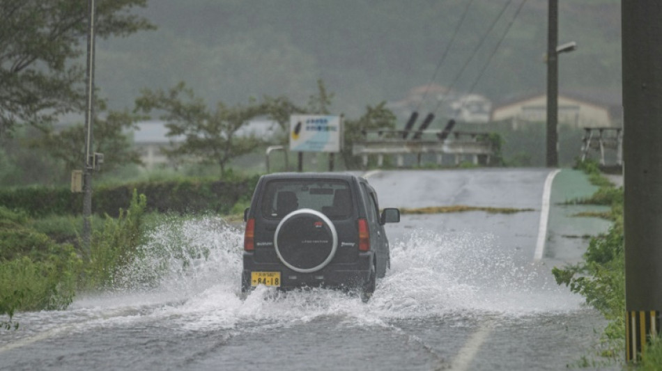 Japon: bilan meurtrier pour le typhon Shanshan devenu tempête tropicale