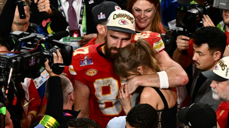 Astro da NFL Travis Kelce doa US$ 100 mil a vítimas de tiroteio em desfile