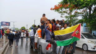 Thousands welcome Mozambique opposition leader as he returns from exile