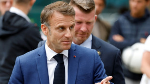 Macron demande aux "forces politiques républicaines" de s'accorder, la gauche scandalisée