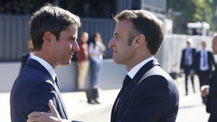 Macron aceitará renúncia do governo francês, que permanecerá à frente do país de forma interina