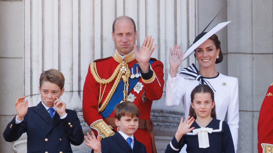 'Ti vogliamo bene'. Principi omaggiano William in Festa del papà