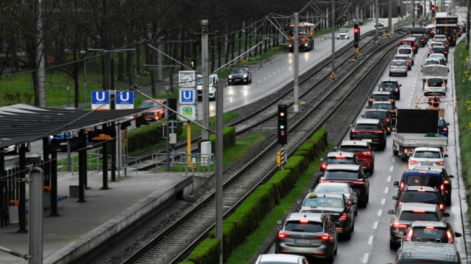 Studie: Befristet Beschäftigte pendeln länger zur Arbeit als unbefristete