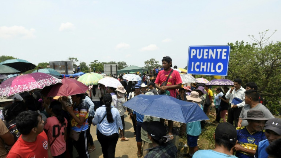 Bolivia, semiparalizada por los cortes de vías de seguidores de Morales