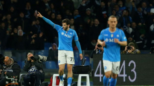 Napoli vence Juventus e se aproxima da zona da Champions; Bologna bate Atalanta