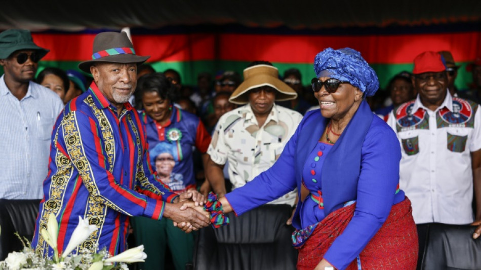 Elections en Namibie: dernier meeting de la Swapo entre prières et démonstration de force