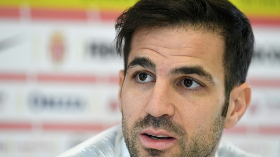 Espanhol Cesc Fàbregas anuncia aposentadoria como jogador