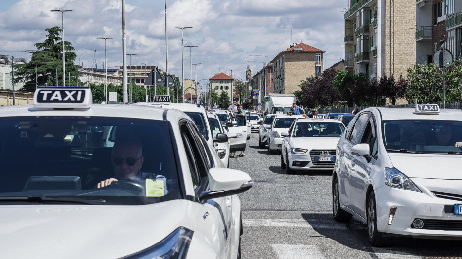 Mimit, dal 17 giugno incentivi Ecobonus per taxi e Ncc