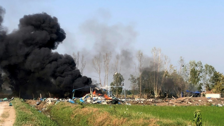 Rettungskräfte: Mindestens 18 Tote bei Explosion in Feuerwerksfabrik in Thailand