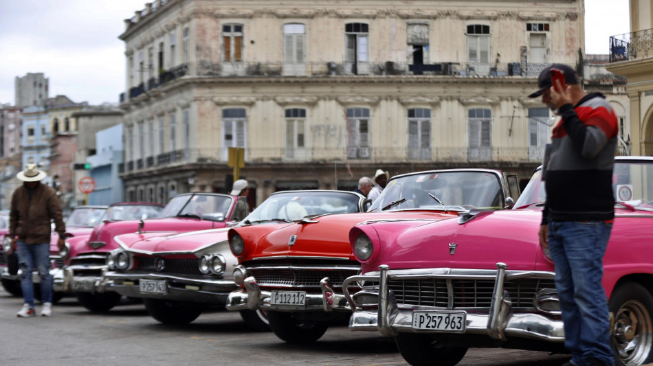 Cuba abbatte da domani le tasse 'speciali' sulle auto importate