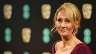 J.K. Rowling lanza servicio de ayuda para víctimas de violencias sexuales