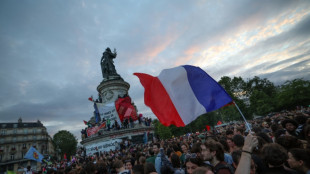 Esquerda frea a extrema direita nas eleições legislativas francesas