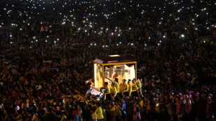 Multitudes se aglomeran por la procesión del Nazareno Negro en Filipinas