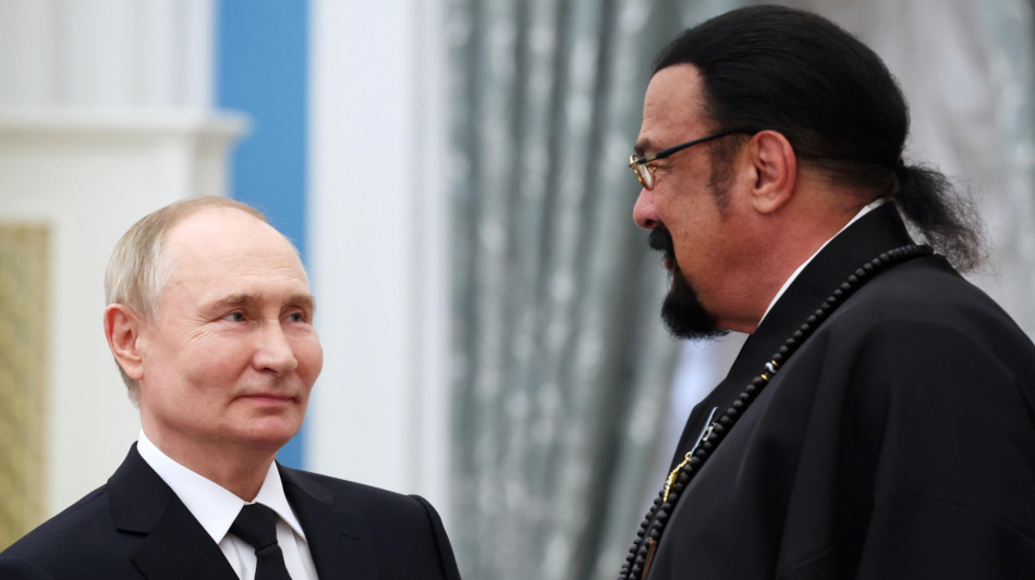 Media, 'l'attore Usa Seagal si dice pronto a morire per Putin'