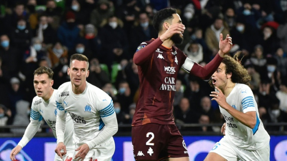 Marseille grab late win as French race for second heats up