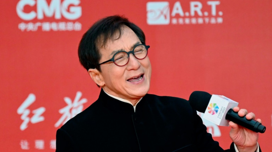 Ator Jackie Chan conduzirá tocha paralímpica em Paris na quarta-feira