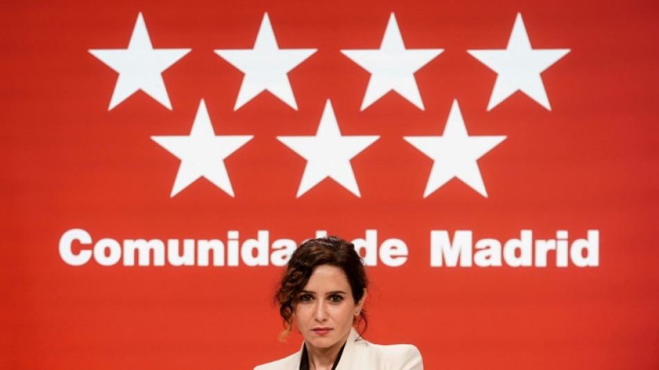 La oposición conservadora en España abre expediente a su política estrella por atacar a su líder