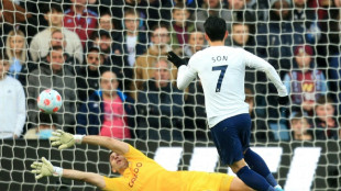 Spurs tighten grip on top spot as Arsenal, Man Utd lose