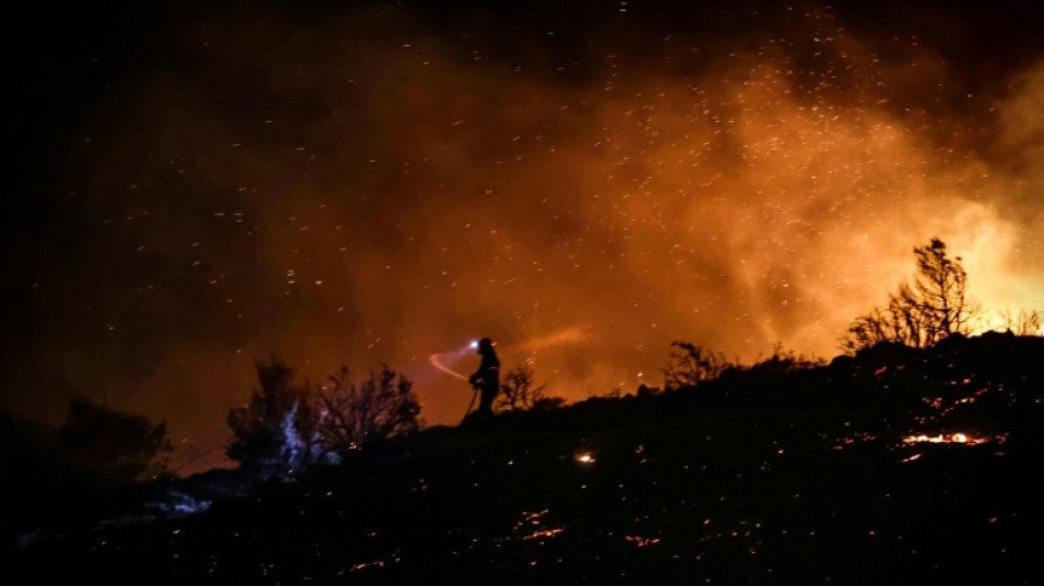 Hundreds evacuated as blaze engulfs Athens suburbs