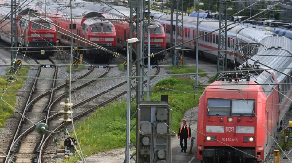 13-Jähriger wirft in Magdeburg Radio auf Zug und muss zehntausende Euro zahlen