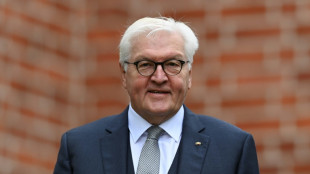 Steinmeier verleiht Bundesverdienstkreuz an britischen Dirigenten Simon Rattle