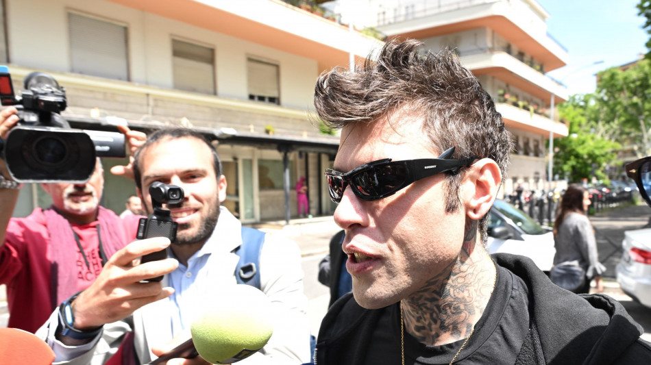 Fedez, 'non so perché dicano che sono in fin di vita'